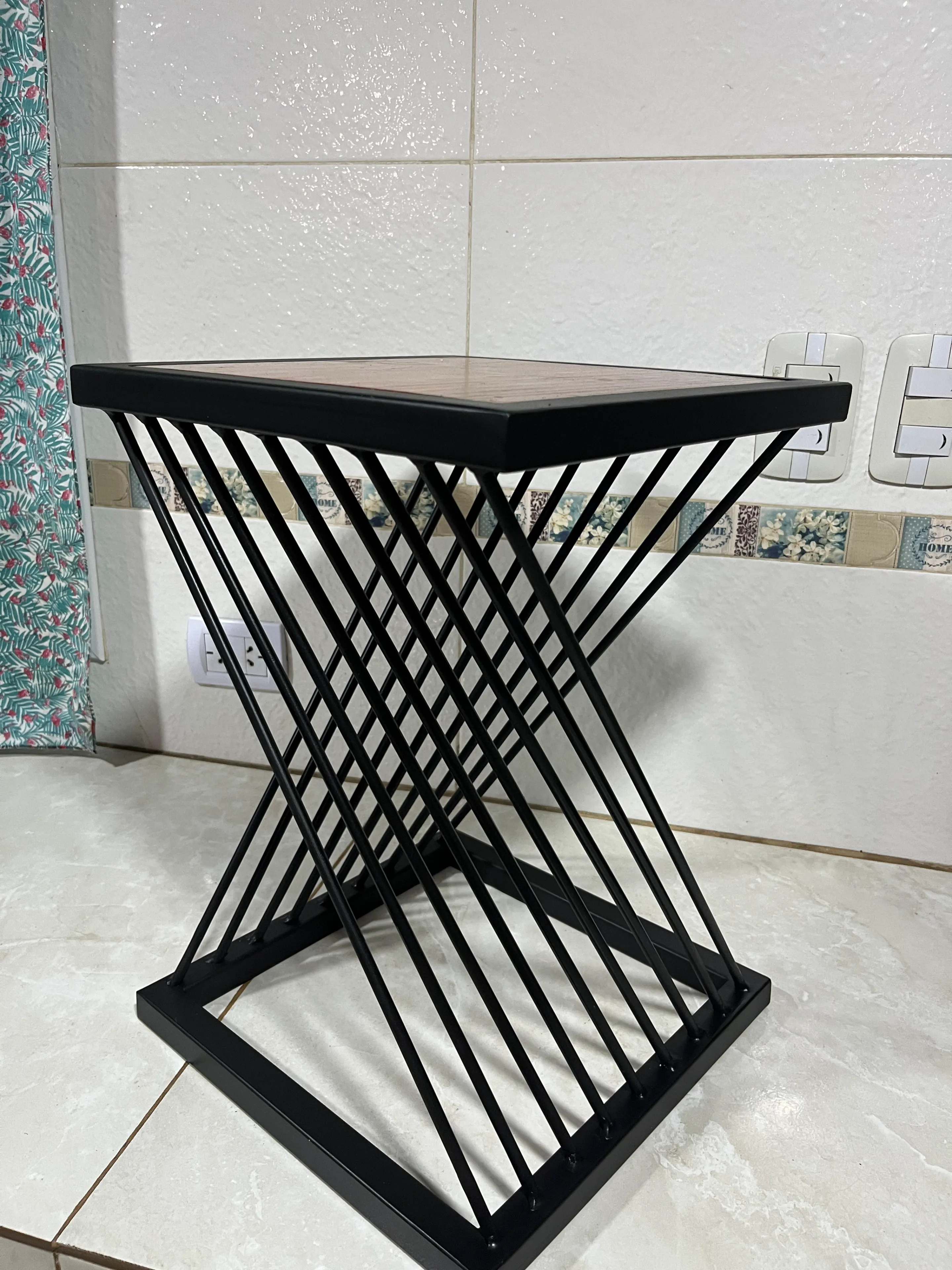 Amoblamiento en hierro y madera fabricado por Herrería Valdez.Luis 7