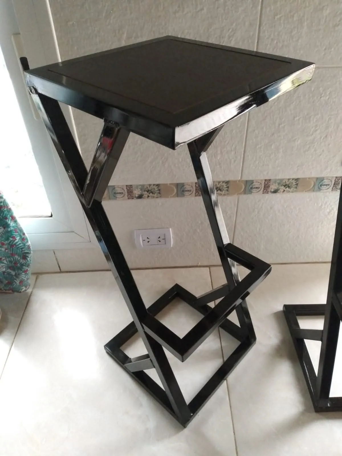 Amoblamiento en hierro y madera fabricado por Herrería Valdez.Luis 9