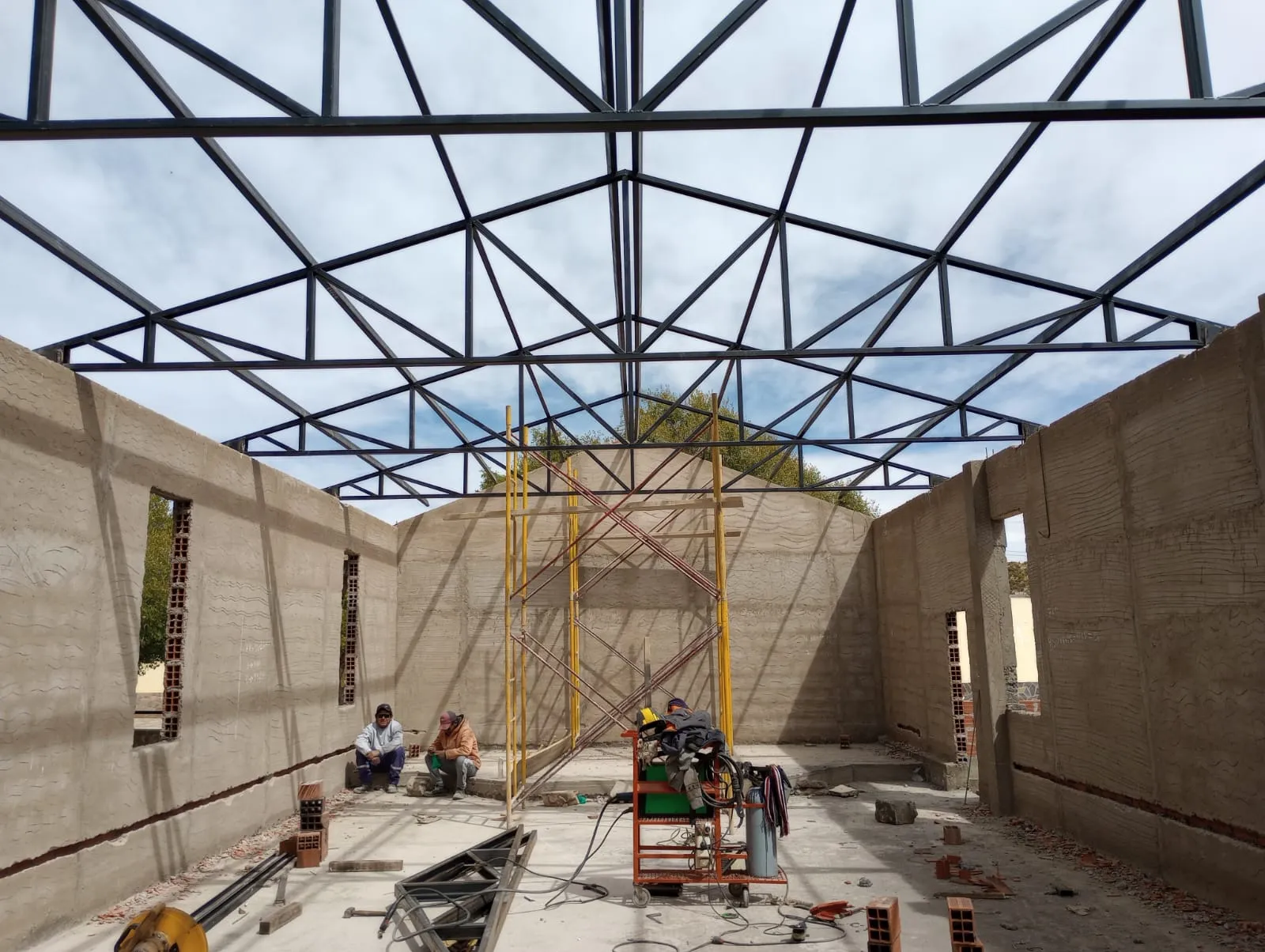 Techo o pérgola metálica fabricada por Herrería Valdez.Luis 7